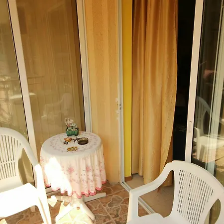Menada Alfa Appartement *